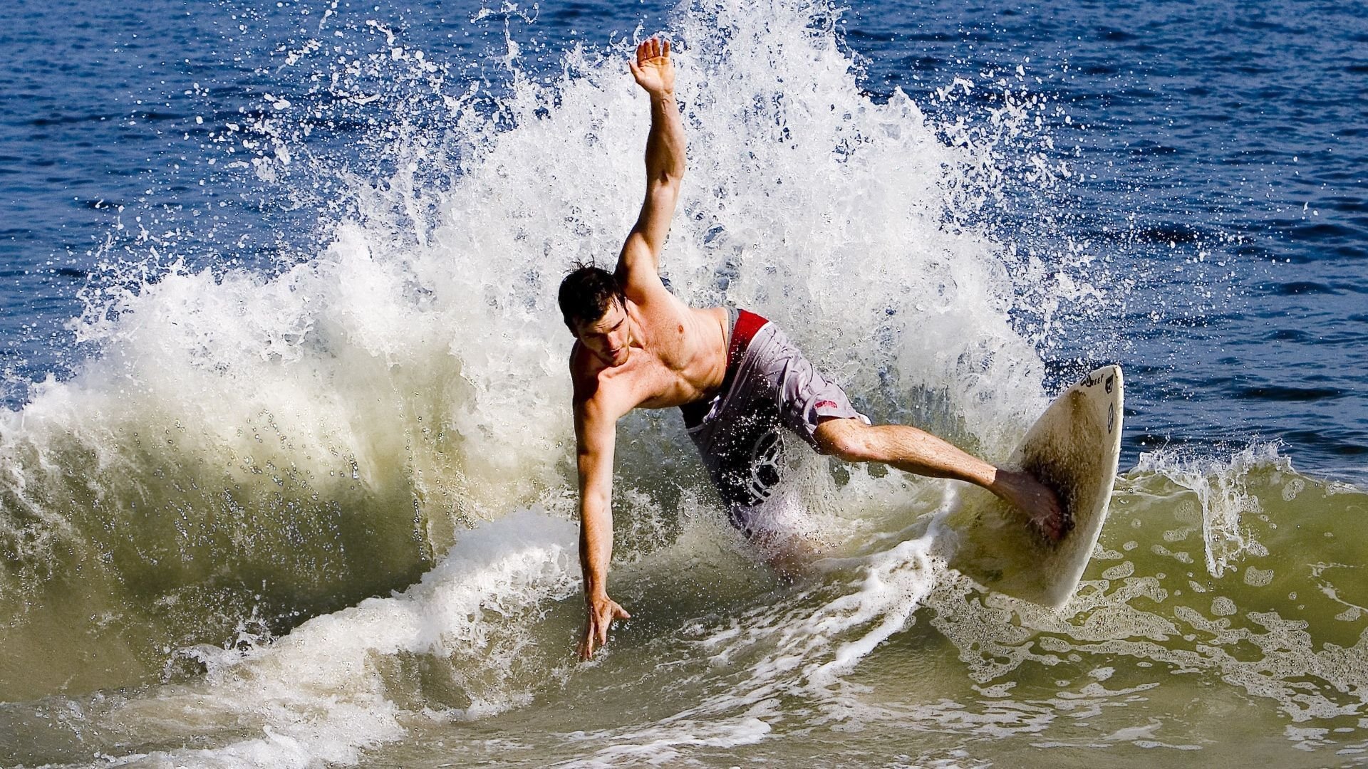 开云体育在线登入-五大联赛双中锋战术是否正逐渐重回主流视野，五大联赛最强中场